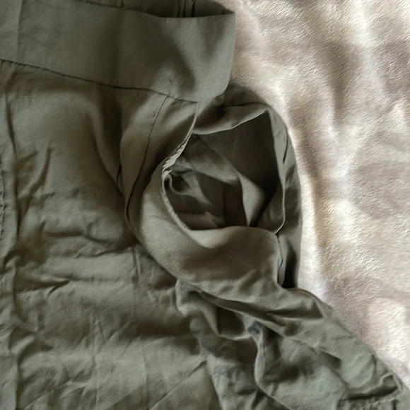 H&M S women’s high rise pull on olive green casual shorts w/pockets - Picture 4 of 6